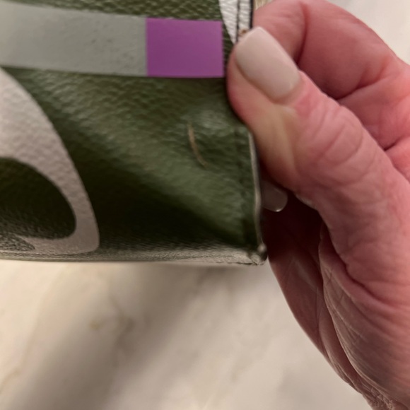 Louis Vuitton Onthego GM Giant Monogram tote bag, green/white/tan - Picture 14 of 15